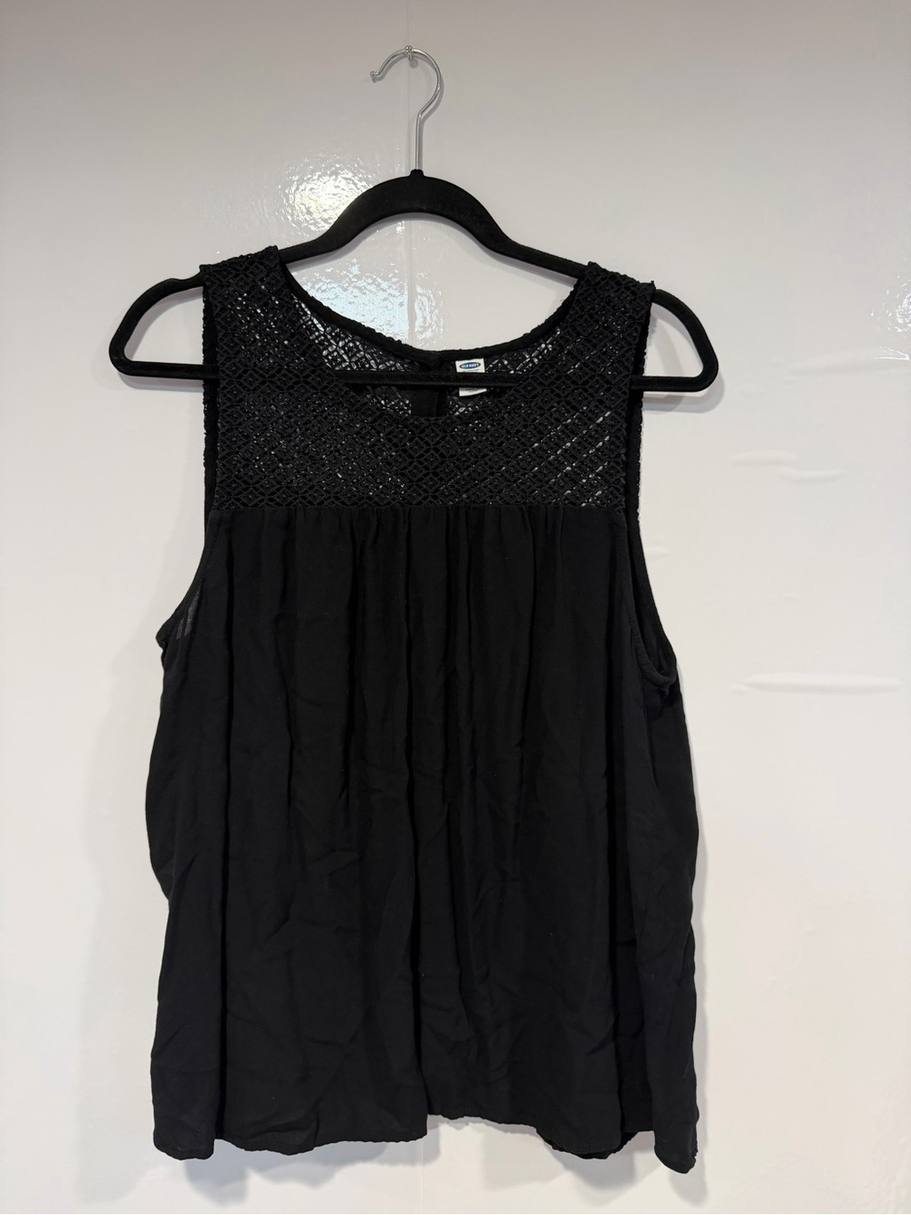 Old Navy Black Sleeveless Crochet Yoke Tank Top